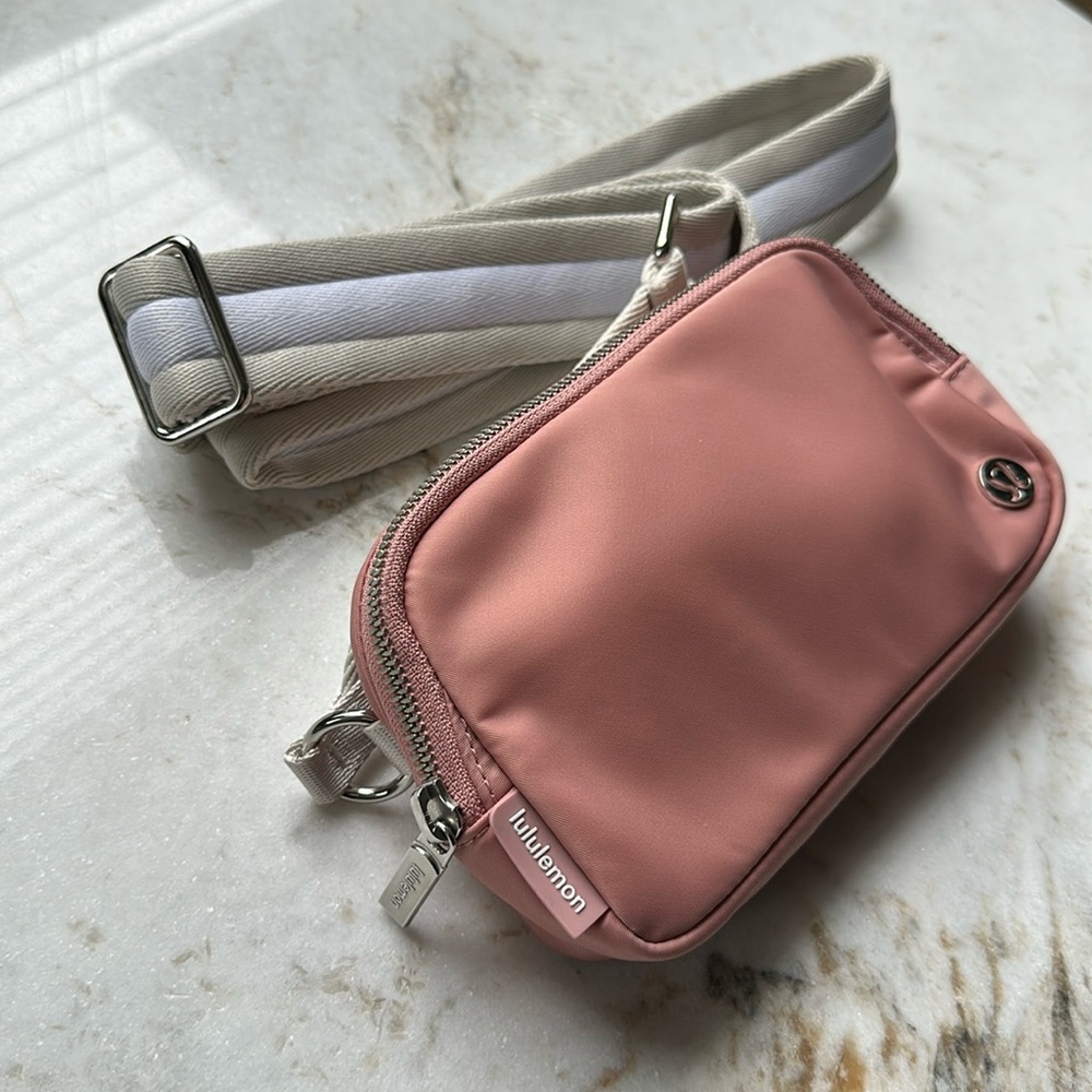 Lululemon Everywhere Crossbody Belt Bag - Picture 3 of 7